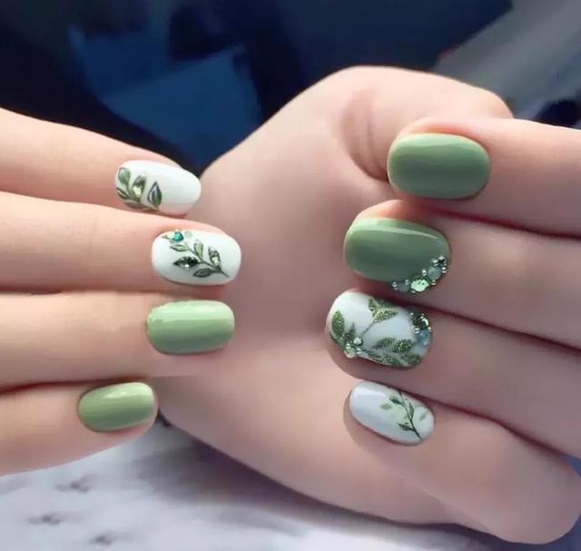 春季流行美甲款，和春天來個約會吧~