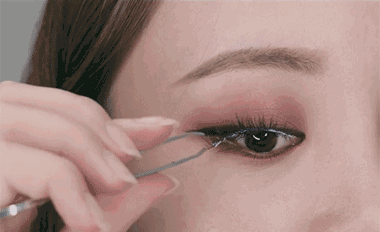 為什么你的睫毛總是貼的不翹還扎眼？