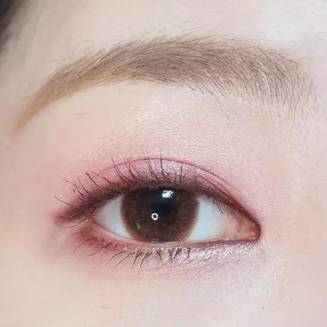 一個(gè)正兒八經(jīng)的美妝教學(xué)：流行色+櫻花妝，帶你走花路~