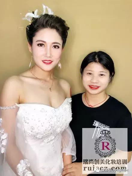 「學員月考」玩轉色彩：時尚&白紗，你pick哪個？