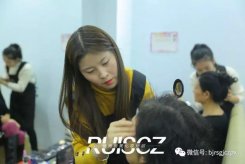 化妝師工資高嗎？一個(gè)月多少錢(qián)