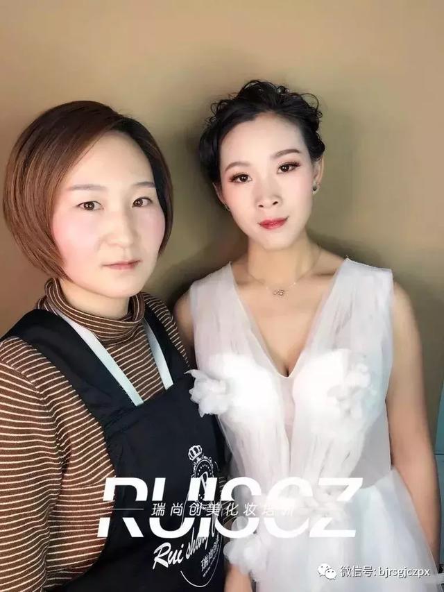 學(xué)員月考作品欣賞：不同風(fēng)格的新娘造型