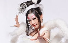 女的學(xué)化妝好嗎？當(dāng)化妝師有發(fā)展嗎？