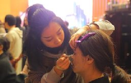 學(xué)彩妝師怎么樣？做彩妝師好不好？