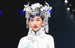 去學(xué)彩妝好嗎？怎么學(xué)習(xí)彩妝？