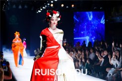 學(xué)化妝要交學(xué)費嗎？學(xué)費多少？