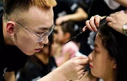 男生學(xué)化妝的多嗎？男生學(xué)化妝好嗎？